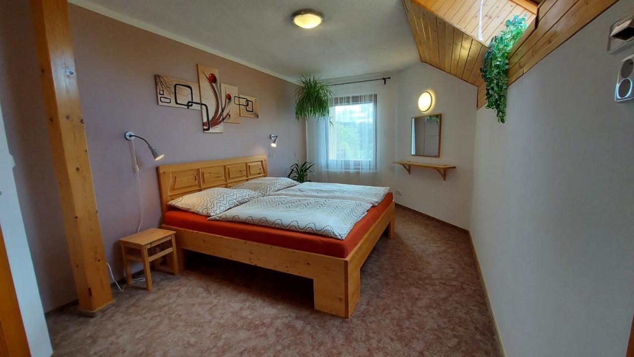 Apartmany Pod Lesem Rodvinov Ngoại thất bức ảnh